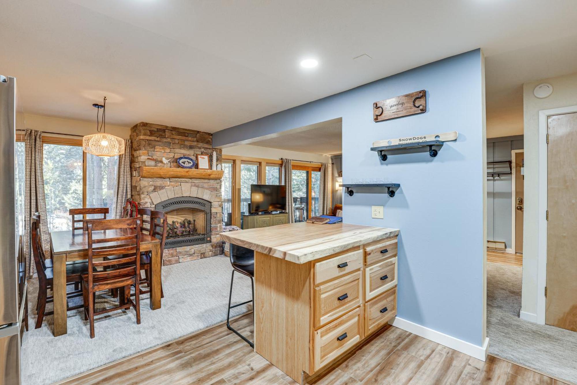 Snowdogs Breck Condo With Fireplace Walk To Lifts ブリッケンリッジ エクステリア 写真
